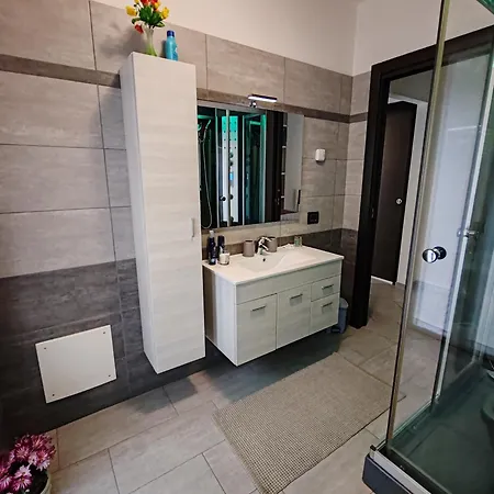 Kira 1 * ורבאניה